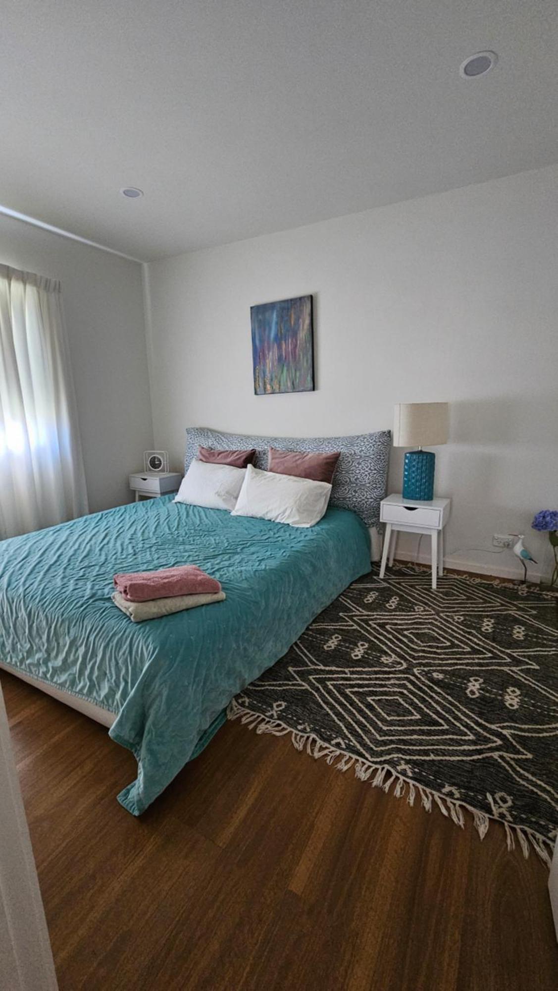 This Fabulous, Single-Level 3 Plus 1 Small Room With Folding Sofa Home Auckland Exteriér fotografie